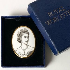 1953 Coronation Brooch - Royal Worcester Bone China